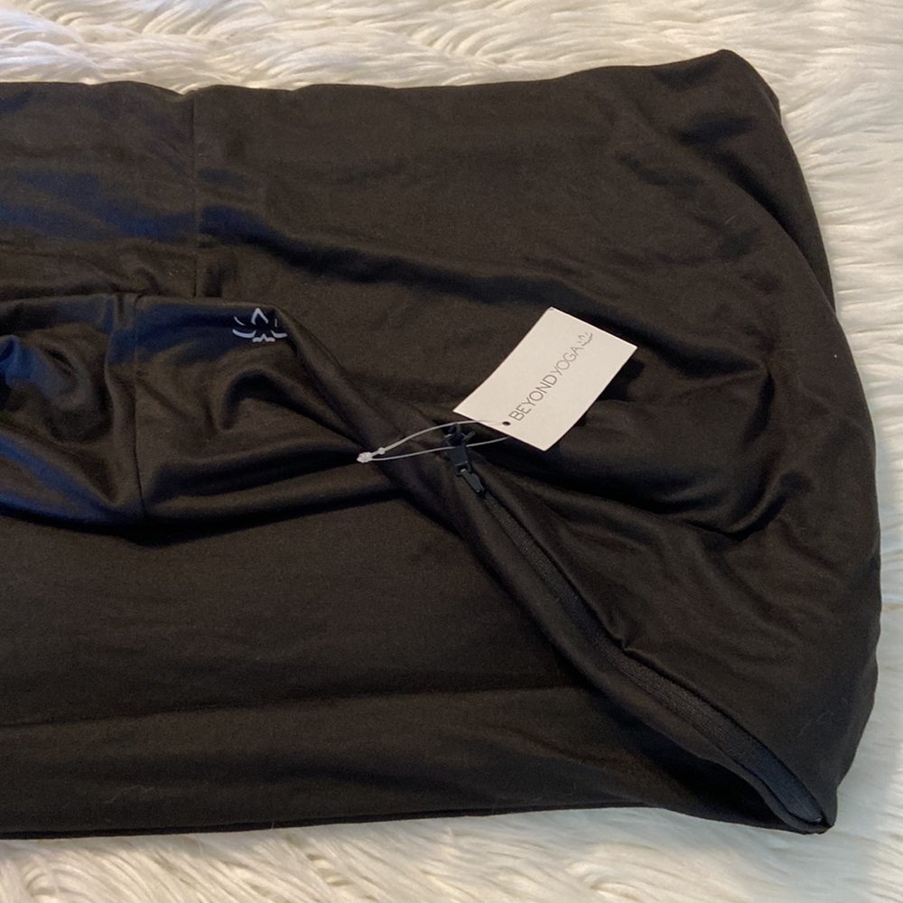 Beyond Yoga Pocket Infinity Scarf very soft and brand new with tags - Picture 7 of 8